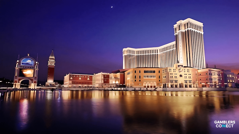 The iconic skyline of the Marina Bay Sands resort in Singapore, which delivered record-setting adjusted property EBITDA for Las Vegas Sands in Q2 2025.