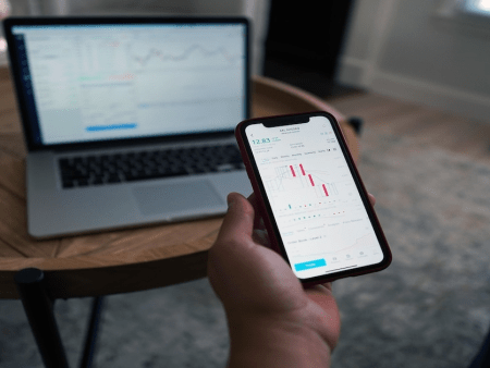 Illinois Sports Betting Sees Sharp Drop in Wagers Amidst Record Handle Due to Surcharges