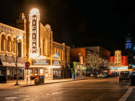 Michigan Online Gambling Surges to Record $3.8B in 2025 Receipts