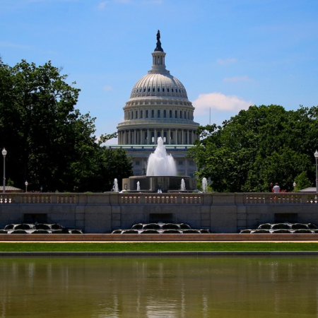 Bipartisan Senate Bill Targets Prediction Markets Over Sports and Casino Wagers