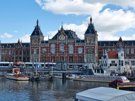 Dutch Lawmakers Seek “Revenue-Cripple” Fines for Illegal Gambling Operators