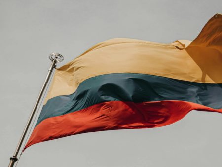 Lithuania Moves to Ban Cash in Casinos, Mandating Player Cards by 2029