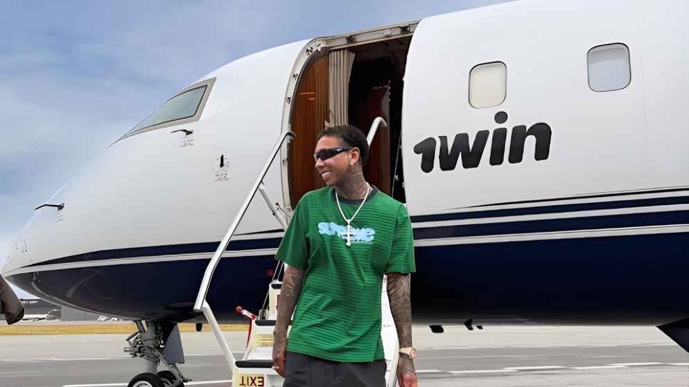 Audemars Piguet Royal Oak 14700BA gifted to Tyga by 1win VIP program