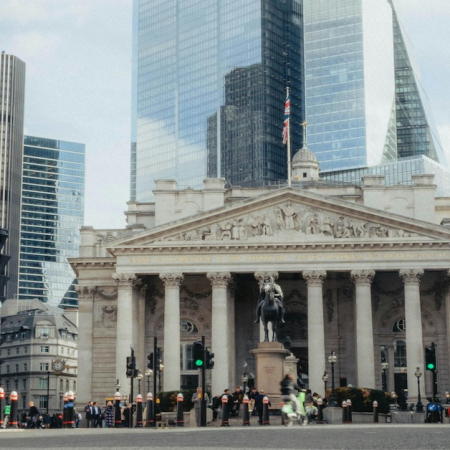 Flutter Entertainment Reviews LSE Secondary Listing Amid US Market Maturation