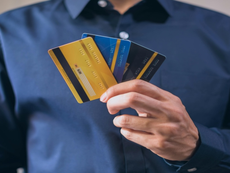 The Ultimate Security Showdown and Navigating Your First Casino Deposit with Credit vs. Debit